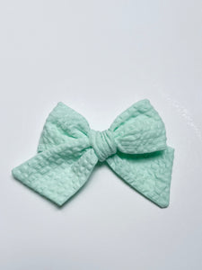 Pinwheel Bow - Mint Seersucker